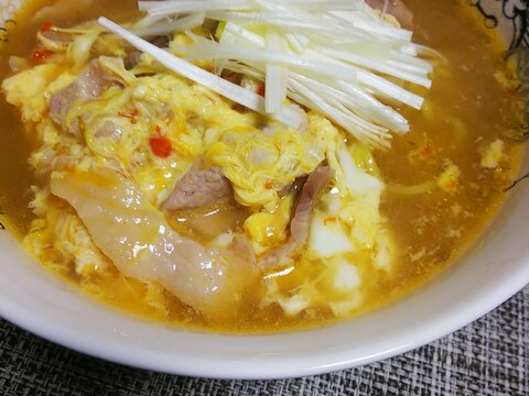 豚の角煮の茹で汁&煮汁で！酸辣湯風ラーメン